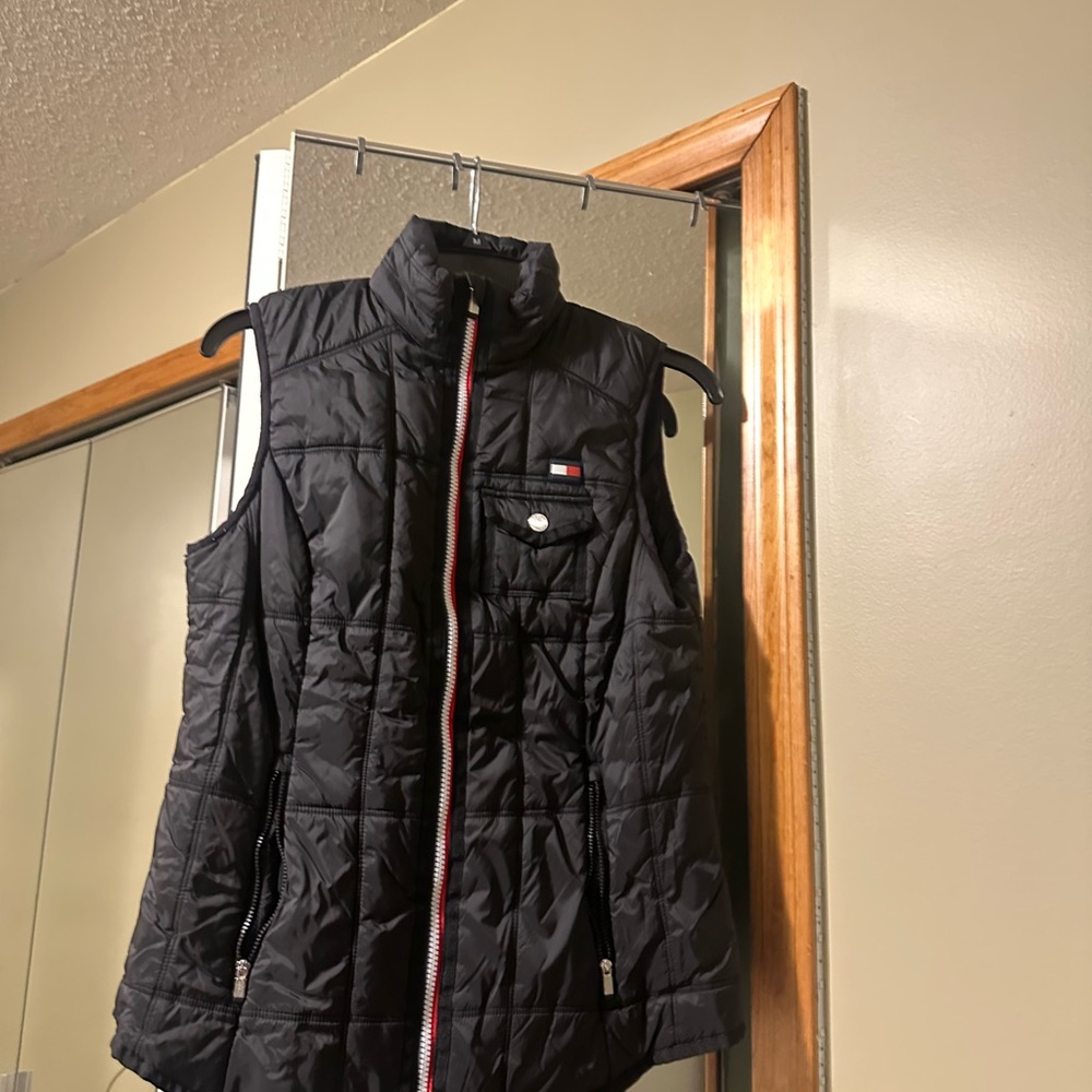 Tommy Hilfiger Women's Black Quilted Vest with Red Accents